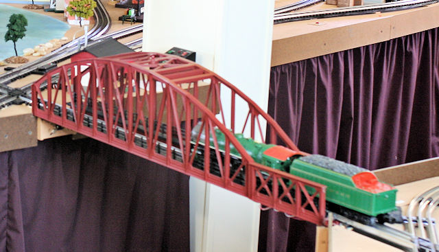 MTH Arch w Girder Extension